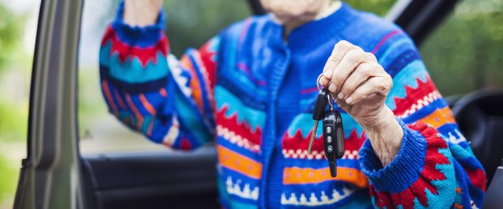 Soutenir les personnes âgées atteintes de démence : Raccrocher ses clés d’auto — la décision et ses conséquences